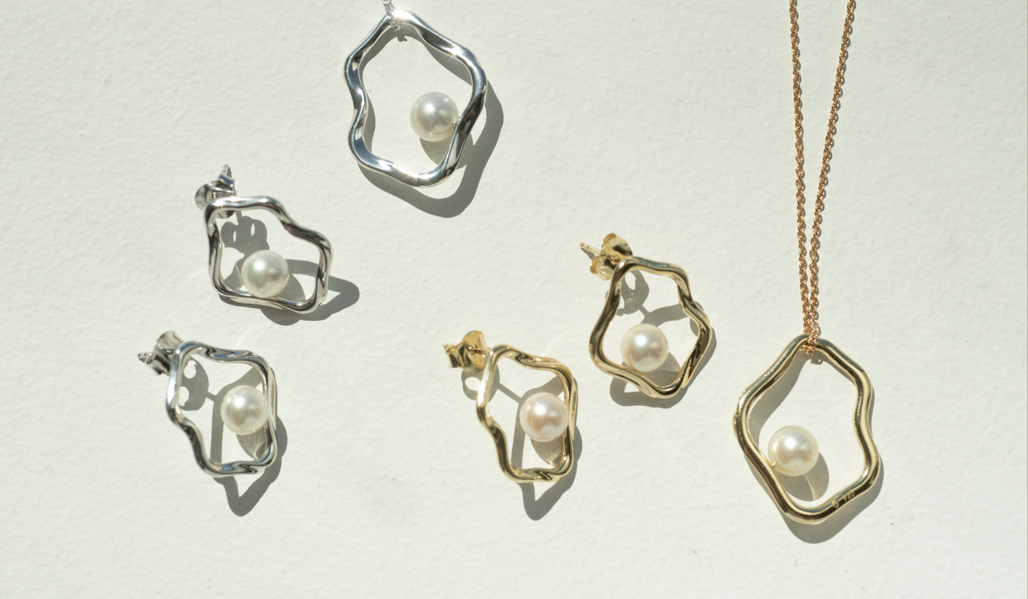 Each Flow piece captures the fluid movement of the Hawkesbury River – the stunning environment where in which our Akoya pearls are carefully cultivated, and features a lustrous Akoya pearl nestled within an elegant, wavy design.