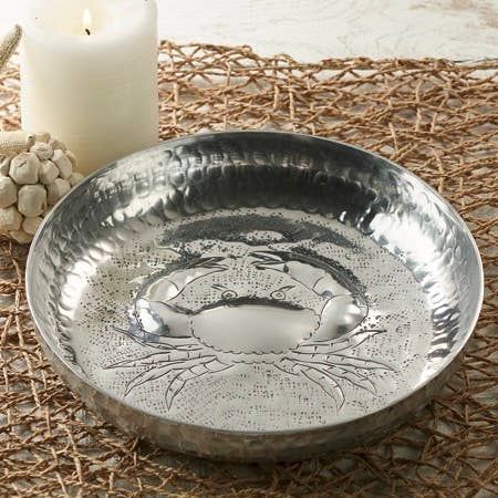Made from high-quality aluminum, it boasts a unique hammered texture that adds a touch of sophistication to any table setting. The coastal-inspired design features a captivating crab motif, showcasing the beauty of fauna in a stylish and artistic manner.