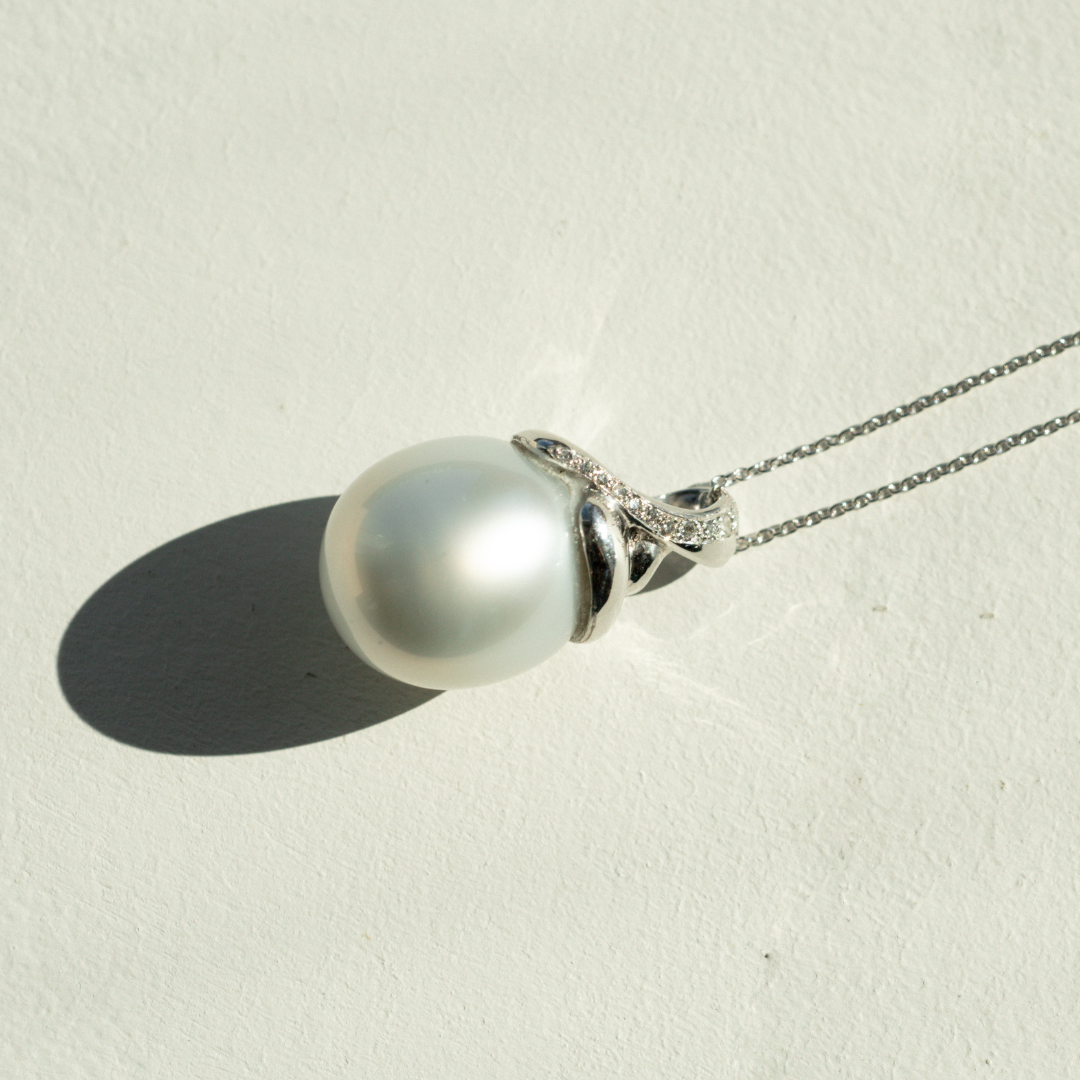 This stunning Keepsake Pearl Pendant features a Cygnet Bay (WA) grown Australian South Sea complemented by 11 White Diamonds in a bespoke gold design.