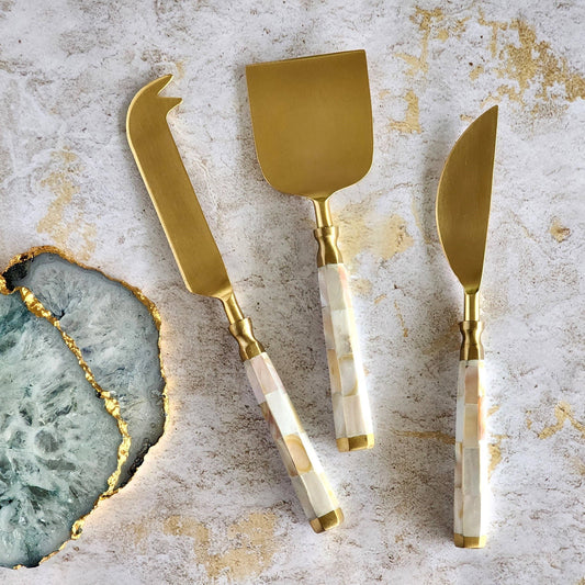 The combination of Mother of Pearl and stainless steel is the perfect fusion of tradition and modern minimalism. An amazing gift idea for Mothers day, Birthday, Christmas, Anniversary or any other special occasion.