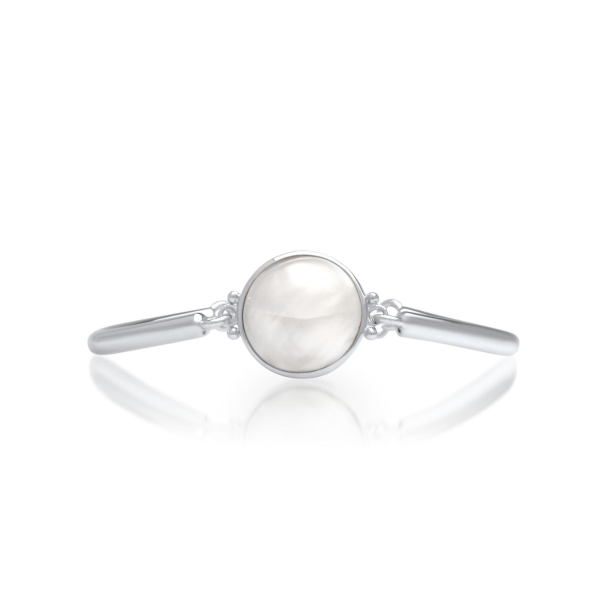 This gorgeous Save the Children Pearl Bracelet features a Cygnet Bay (WA) grown 16mm B grade Australian South Sea Mabe pearl set in gold, with an adjustable chain and parrot clasp.