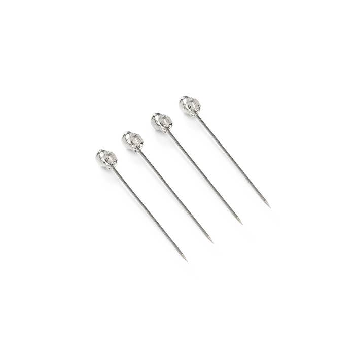 These tapas sticks are perfect for enjoying small snacks and easily extracting shellfish from their shells. Crafted from pure tin and handcrafted in the Netherlands, they come in packs of four and are elegantly presented in a luxurious black box with a sophisticated green sleeve.