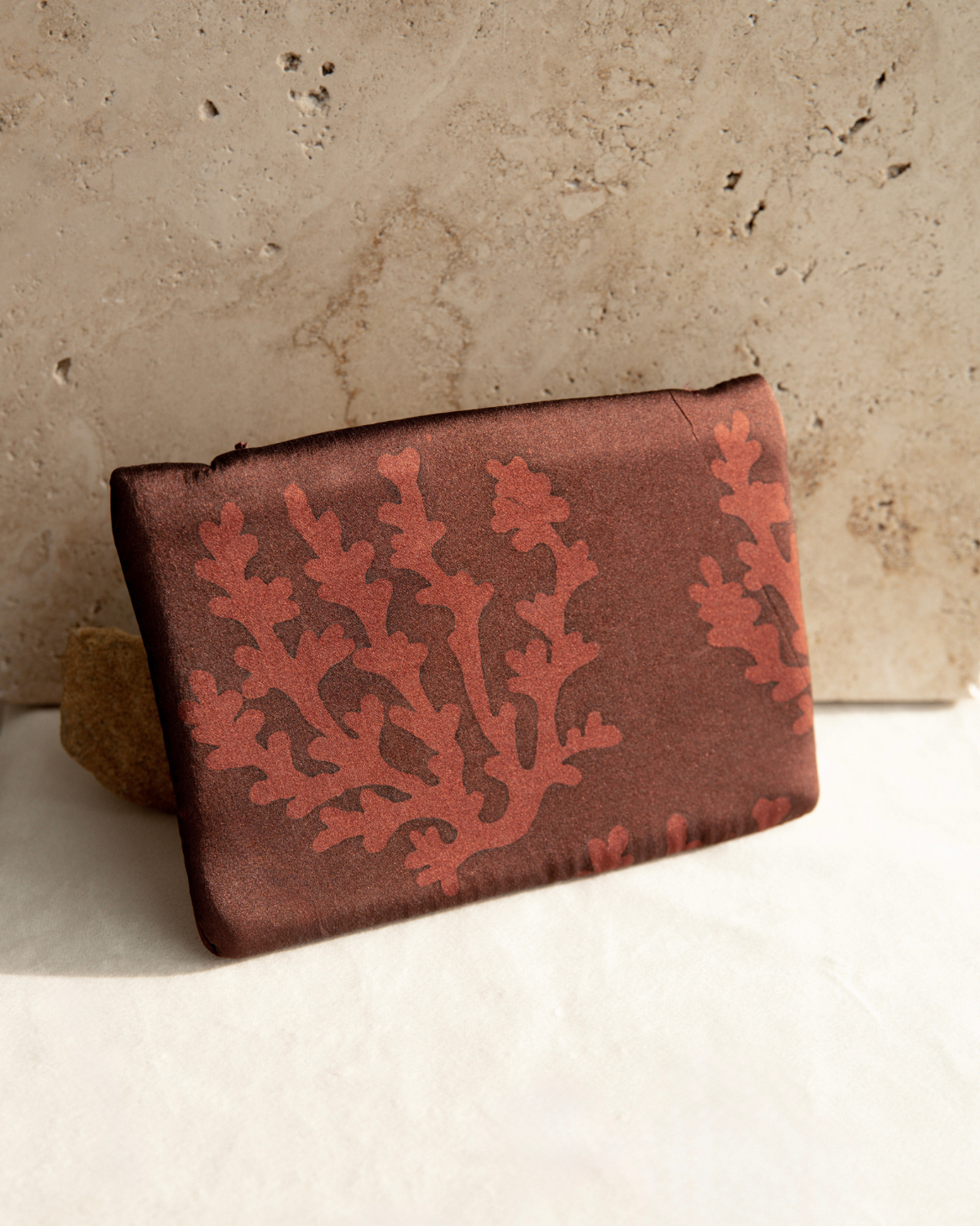 Each Silk Wallet is 100% silk, and draws inspiration from the stunning beauty of tropical nature - from the graceful charm of flowers, to lush palm trees, and even the vibrant hues of the Kimberley.