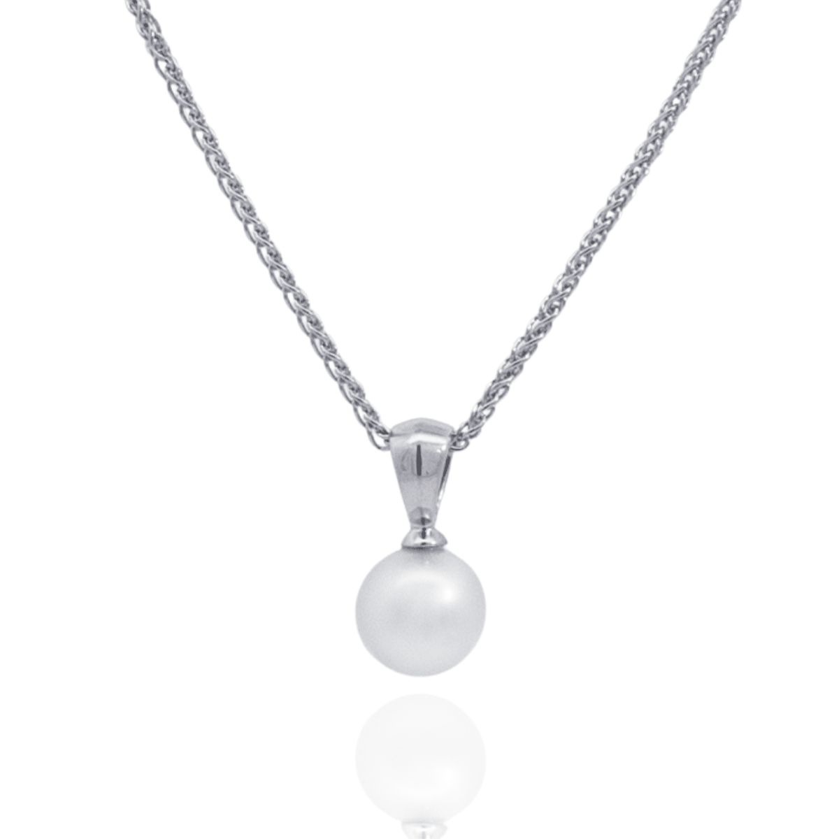 This classic Acacia Petite Pearl Pendant features an Australian Akoya Broken Bay (NSW) pearl set in sterling silver.