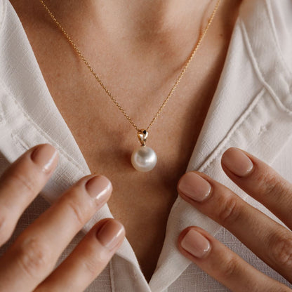 A woman wears her beautiful Acacia Pendant featuring an Australian South Sea pearl grown at Cygnet Bay Pearl Farm.