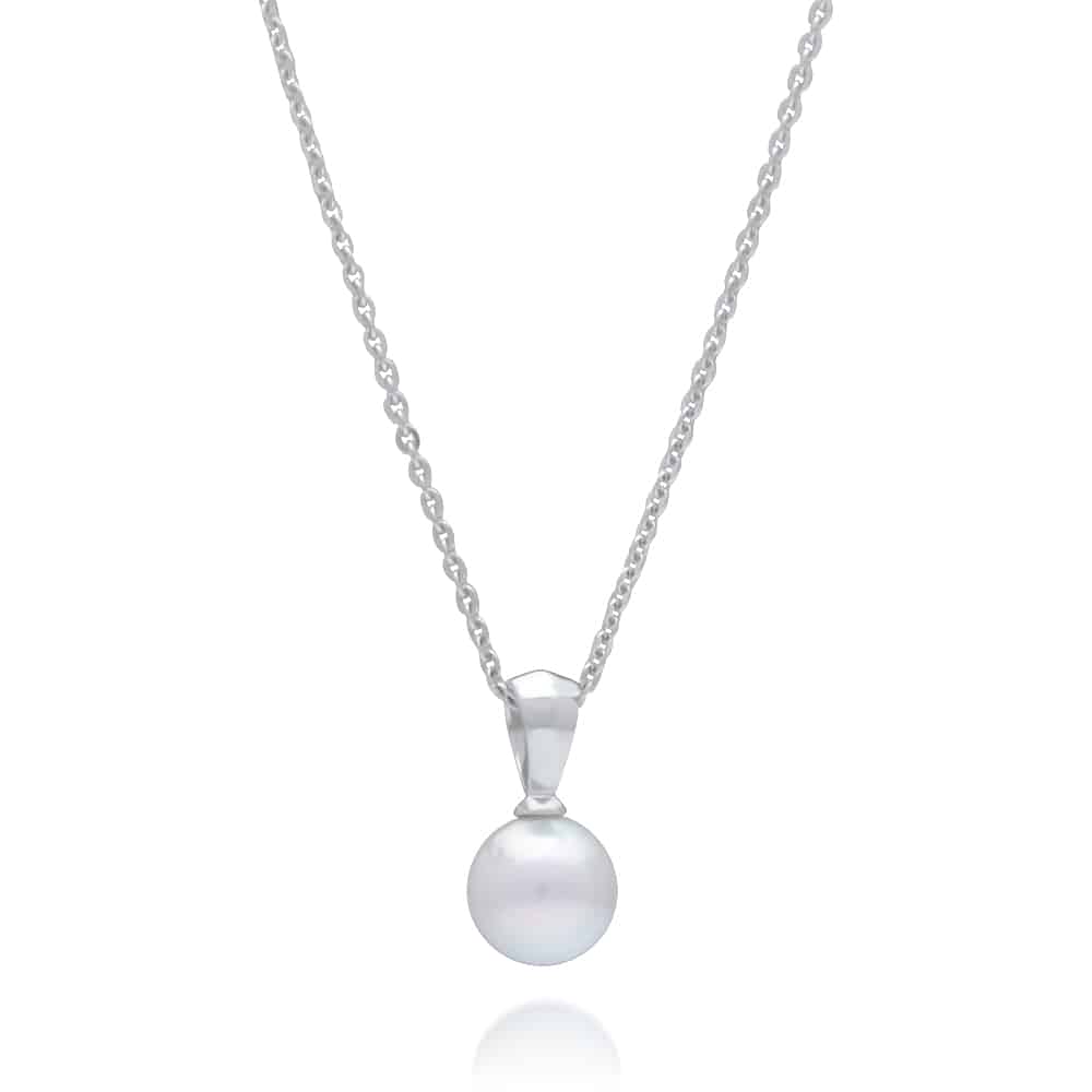 A stunning Akoya pearl pendant set in white gold.