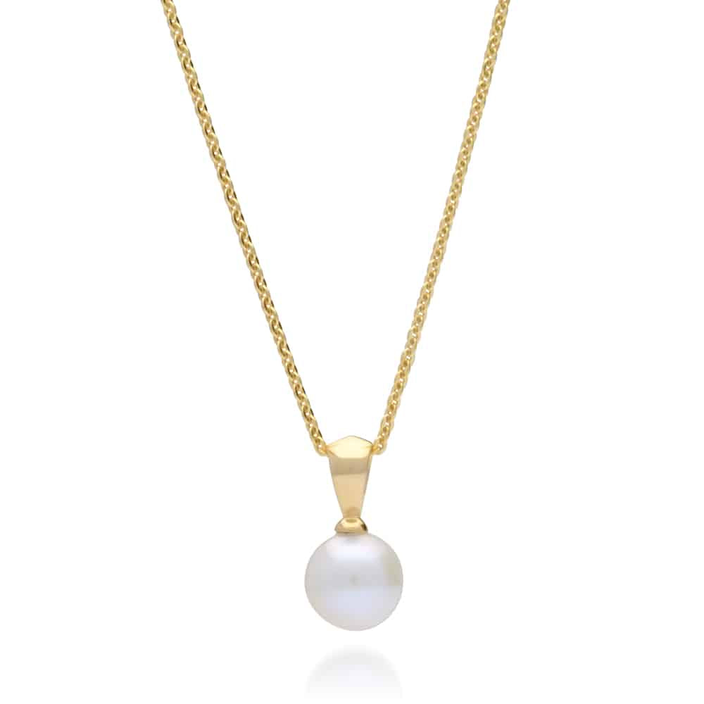 A stunning Akoya pearl pendant set in yellow gold.