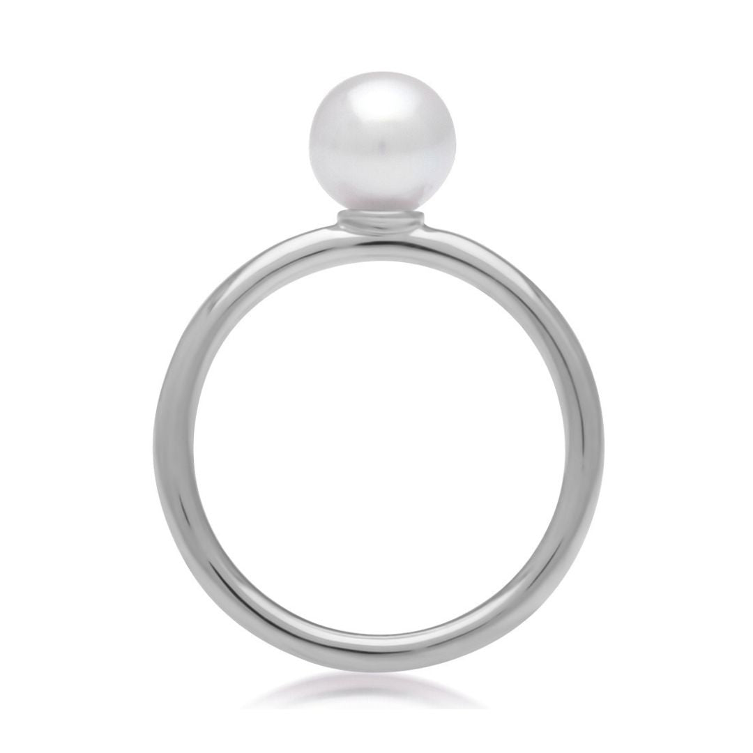 A beautiful Australian Akoya pearl ring set in white gold.