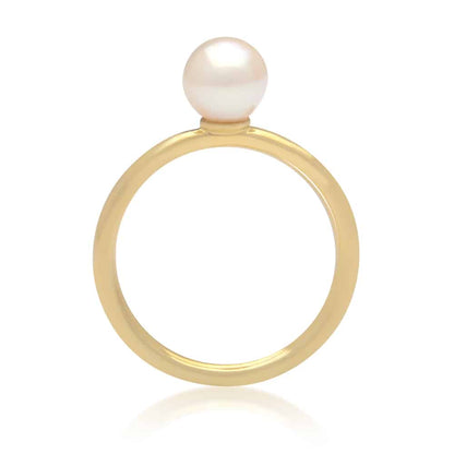 A beautiful Australian Akoya pearl ring set in yellow gold.