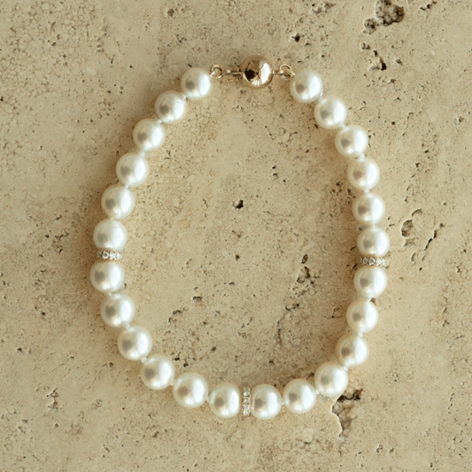 This striking Pearl Strand Diamond Rondel Bracelet features twenty-four (24) 6.5mm Round AAA grade Broken Bay (NSW) grown Australian Akoya pearls. This 18cm pearl strand is complimented by 33 White Diamonds, set with an 18ct Yellow Gold clasp.