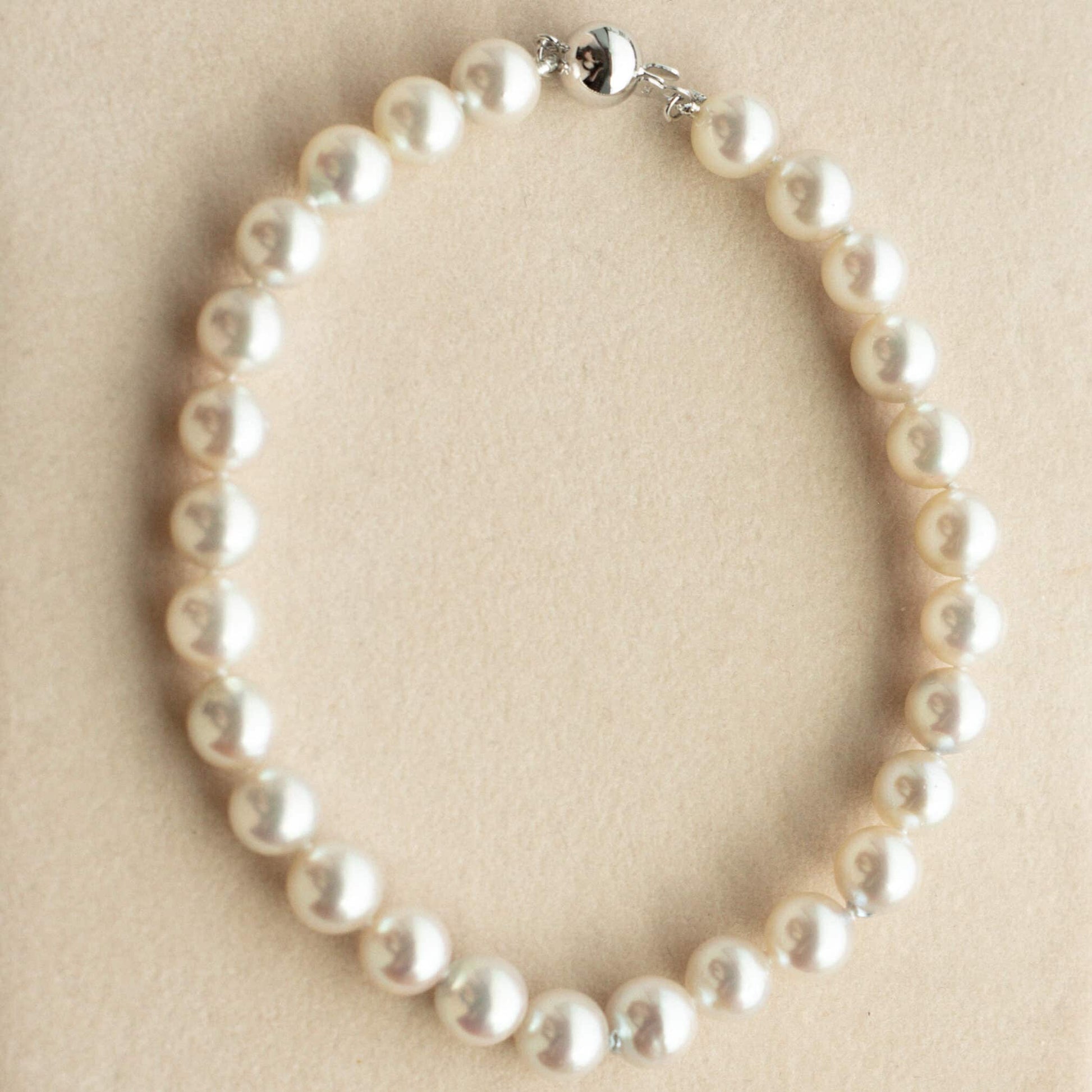 This striking Pearl Strand Bracelet features twenty-four (24) 7mm Round AA grade Broken Bay (NSW) grown Australian Akoya pearls. This pearl strand is set with a 9ct Yellow Gold clasp.