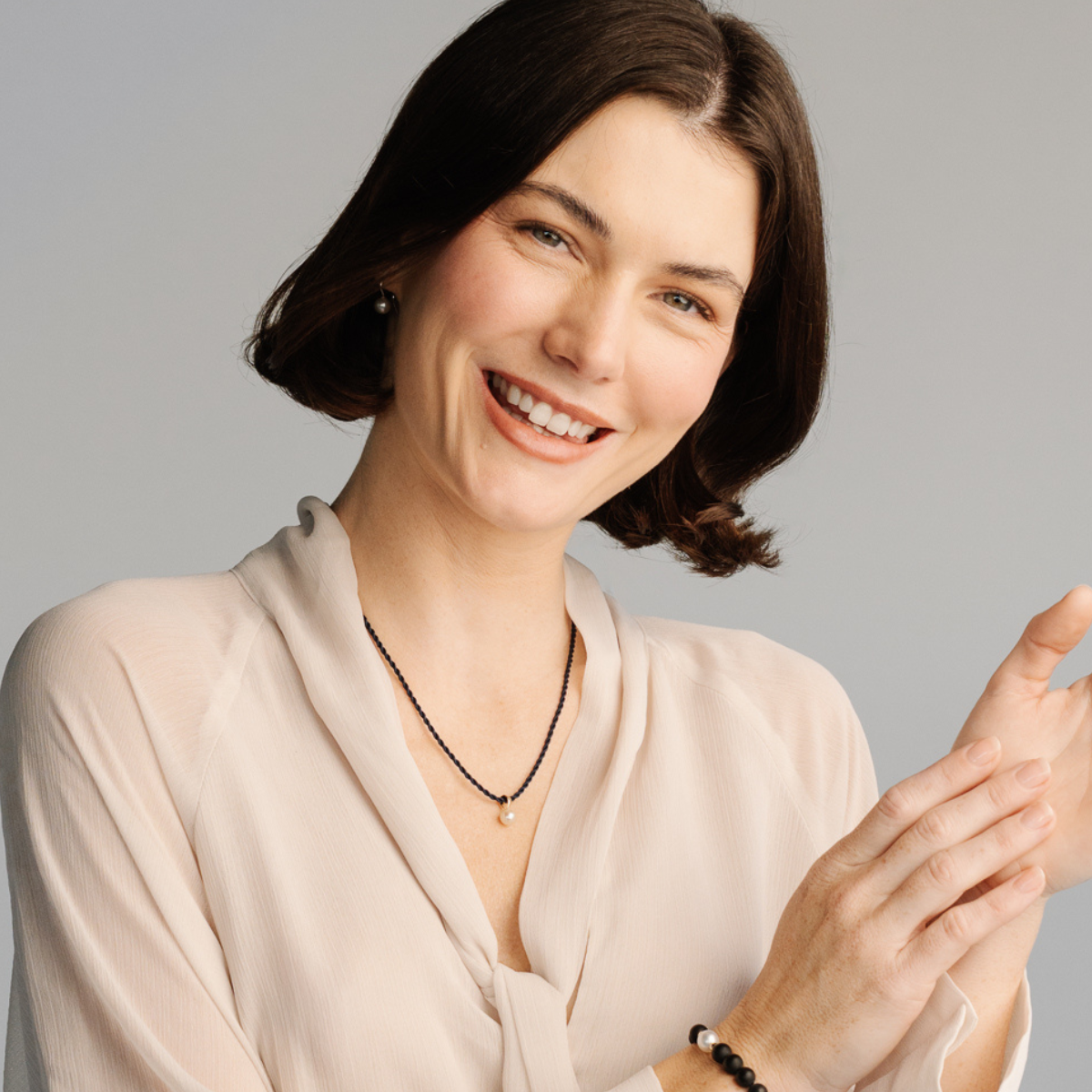 A classic Pearl Charm featuring our Broken Bay (NSW) grown 7mm AA grade Australian Akoya pearl set in sterling silver or gold.&nbsp;