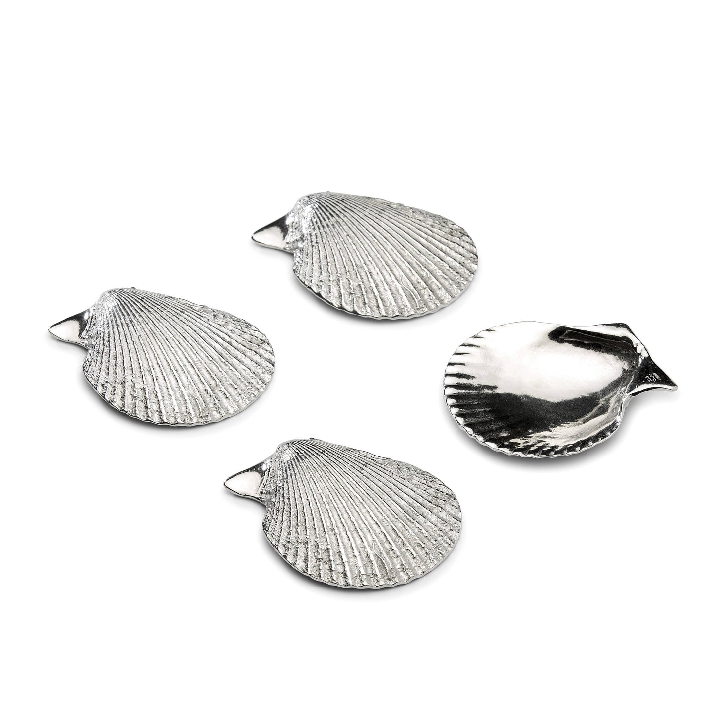 The Amuse Shells are inspired by the elegance of the scallops, Packaged in luxurious black boxes , the Amuse shells are crafted from pure tin and carefully handmade in the Netherlands. Perfect for fish appetizers and other delectable treats, these elegant shells are not suitable for use in ovens or dishwashers.

