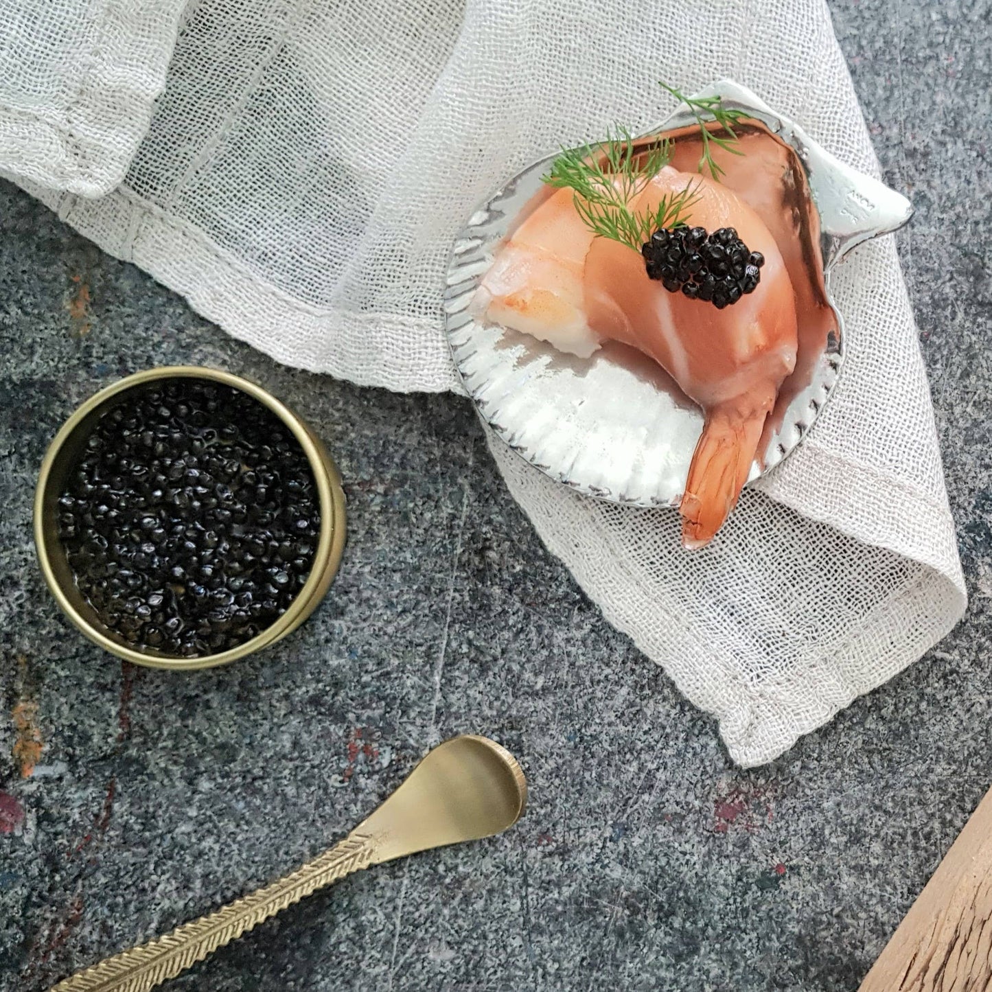 The Amuse Shells are inspired by the elegance of the scallops, Packaged in luxurious black boxes , the Amuse shells are crafted from pure tin and carefully handmade in the Netherlands. Perfect for fish appetizers and other delectable treats, these elegant shells are not suitable for use in ovens or dishwashers.

