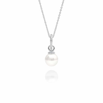 A beautiful pendant featuring an Australian South Sea pearl set in white gold, with stunning white diamonds surrounding the pearl. 