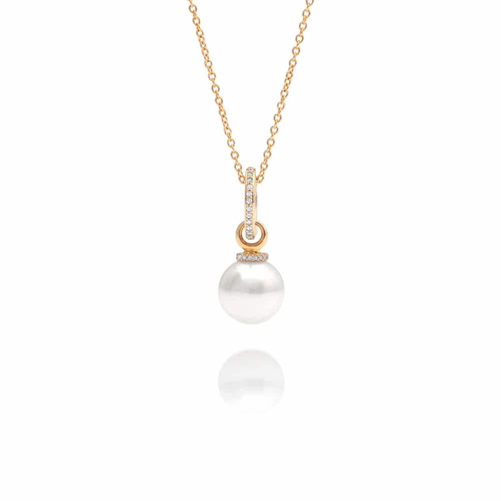 A beautiful pendant featuring an Australian South Sea pearl set in yellow gold, with stunning white diamonds surrounding the pearl. 