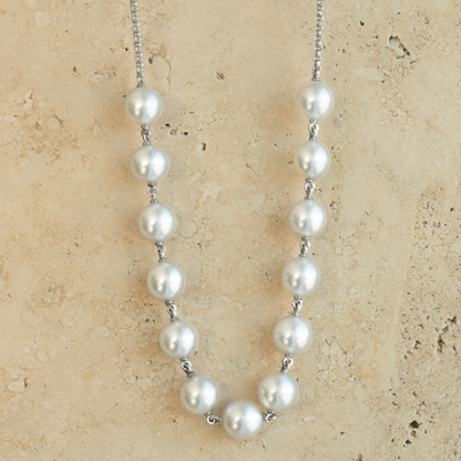 This exceptional Cocos Pearl Strand Necklace features thirteen (13) drop shape Australian South Sea pearls set on a 43cm white gold chain.&nbsp;