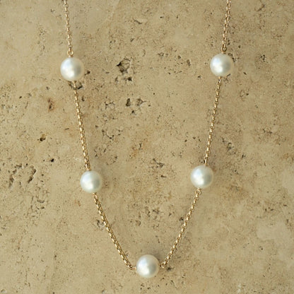 A beautiful Cocos Pearl Necklace featuring our Australian South Sea pearls set on a beautiful solid gold chain.