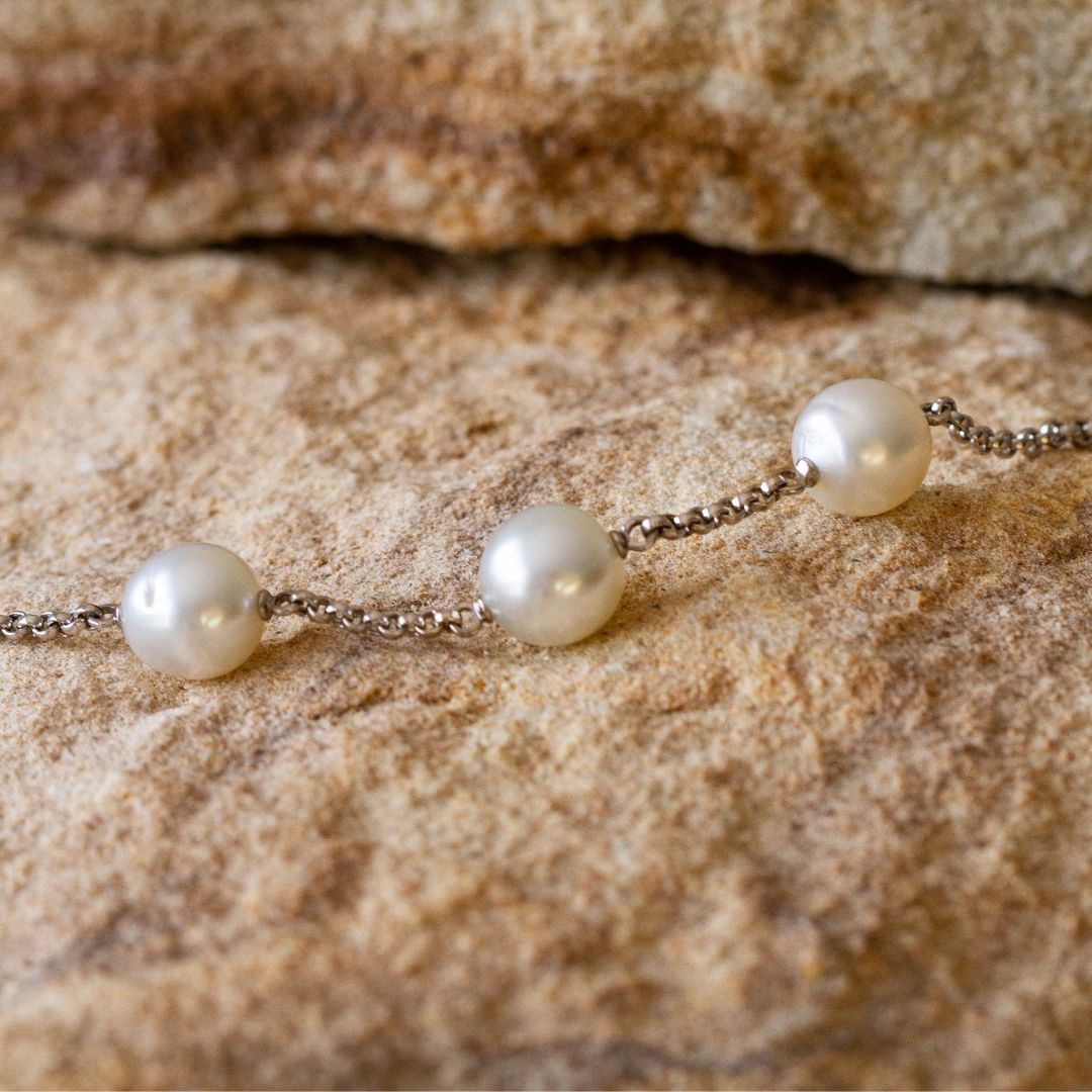 A stunning chain bracelet featuring three Australian South Sea pearls set on a gold chain. 