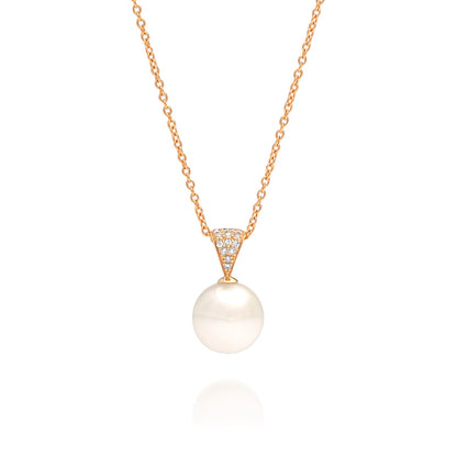 A magnificent pearl pendant featuring an Australian South Sea pearl set alongside a myriad of white diamonds in yellow gold.