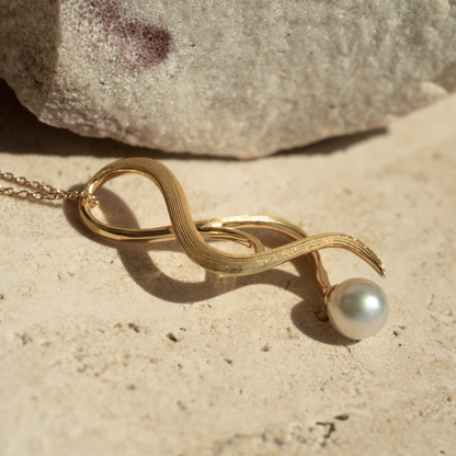 An enchanting Hawkesbury Pearl Pendant featuring Broken Bay (NSW) grown 7mm AA grade Australian Akoya pearl set in sterling silver or gold plated sterling silver.