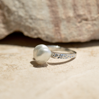 This beautiful 18ct white gold hammered ring from the Impressions collection features a beautiful 9mm A grade Cygnet Bay (WA) grown South Sea Keshi Pearl complimented by 6 White Diamonds (0.06ct H/SI) in a size #M.