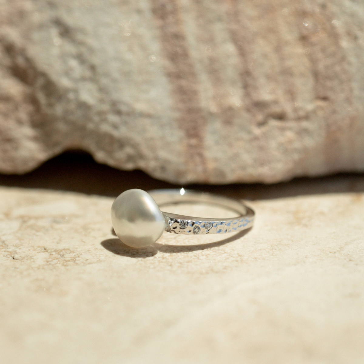 This beautiful 18ct white gold hammered ring from the Impressions collection features a beautiful 9mm A grade Cygnet Bay (WA) grown South Sea Keshi Pearl complimented by 6 White Diamonds (0.06ct H/SI) in a size #T.