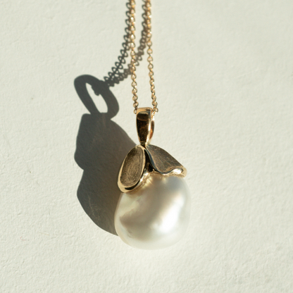 This stunning Keepsake Pearl Pendant features a Cygnet Bay (WA) grown Australian South Sea Keshi pearl set in a bespoke gold design.