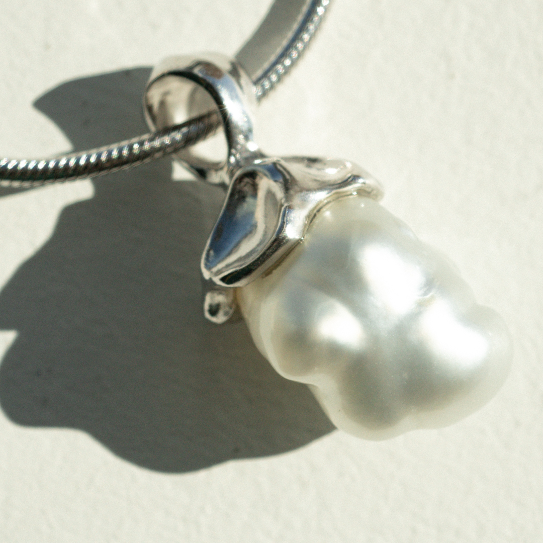 This stunning Keepsake Pearl Pendant features a Cygnet Bay (WA) grown Australian South Sea Keshi pearl set in a bespoke gold design.