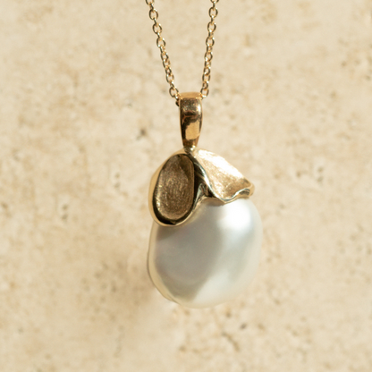 This stunning Keepsake Pearl Pendant features a Cygnet Bay (WA) grown Australian South Sea Keshi pearl set in a bespoke gold design.