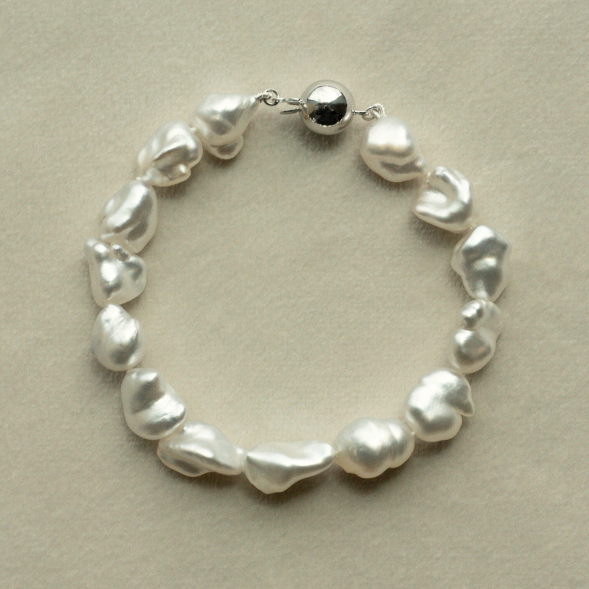 This striking Keshi Pearl Strand Bracelet features fourteen (14) 9mm A grade Cygnet Bay (WA) grown Australian South Sea Keshi pearls. This pearl strand is set with an 18ct White Gold clasp.