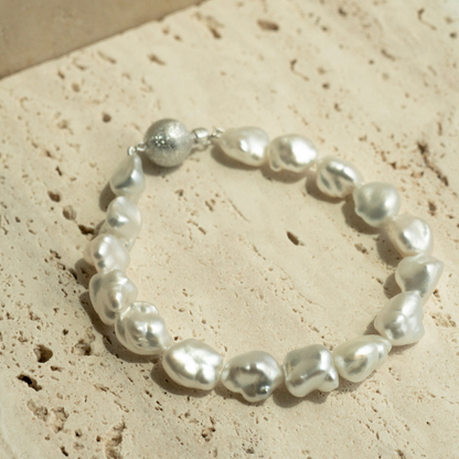 This striking Keshi Pearl Strand Bracelet features sixteen (16) 9mm A grade Cygnet Bay (WA) grown Australian South Sea Keshi pearls. This pearl strand is set with an 18ct White Gold clasp.