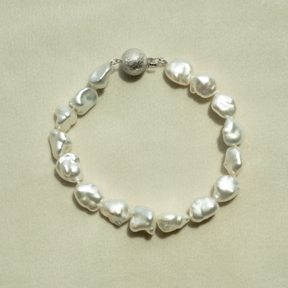 This striking Keshi Pearl Strand Bracelet features sixteen (16) 9mm A grade Cygnet Bay (WA) grown Australian South Sea Keshi pearls. This pearl strand is set with an 18ct White Gold clasp.