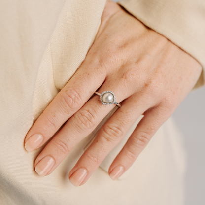 This stunning Kimberley Lily Petite Diamond Pearl Ring features our Cygnet Bay (WA) grown 5-8mm A grade Australian South Sea Keshi Pearl complemented by a halo of 29 white diamonds, set in a unique gold design.