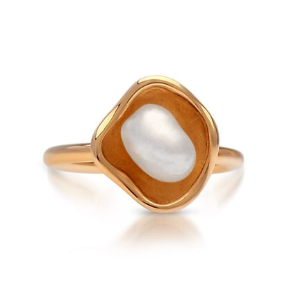 A beautiful Kimberley Lily Ring featuring a Cygnet Bay grown Australian South Sea Keshi pearl set in a unique lily inspired design in yellow gold.