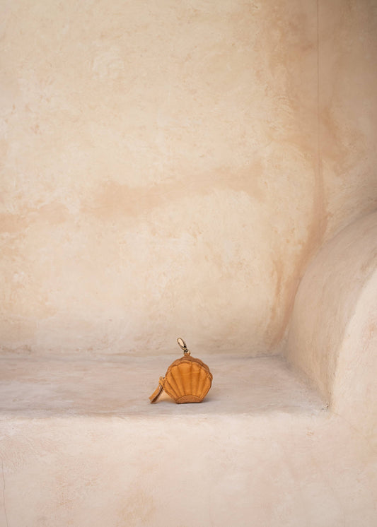 The Koa Purse is the perfect size to fit your coins, headphones, and any treasures you might find. Stamped on the inner zip pocket is the iconic Hobo and Hatch logo. Working with beautiful artisans, each piece is hand-tooled using traditional methods, with sustainable leather. 

