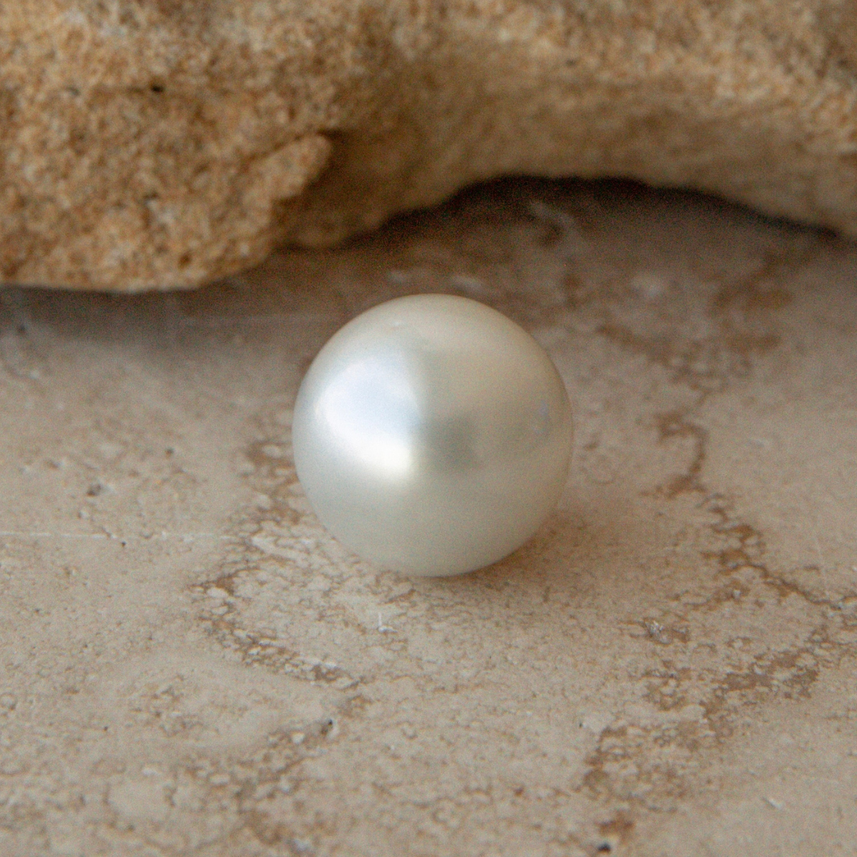 Loose Premium Near Round 18.72x18.85mm B1