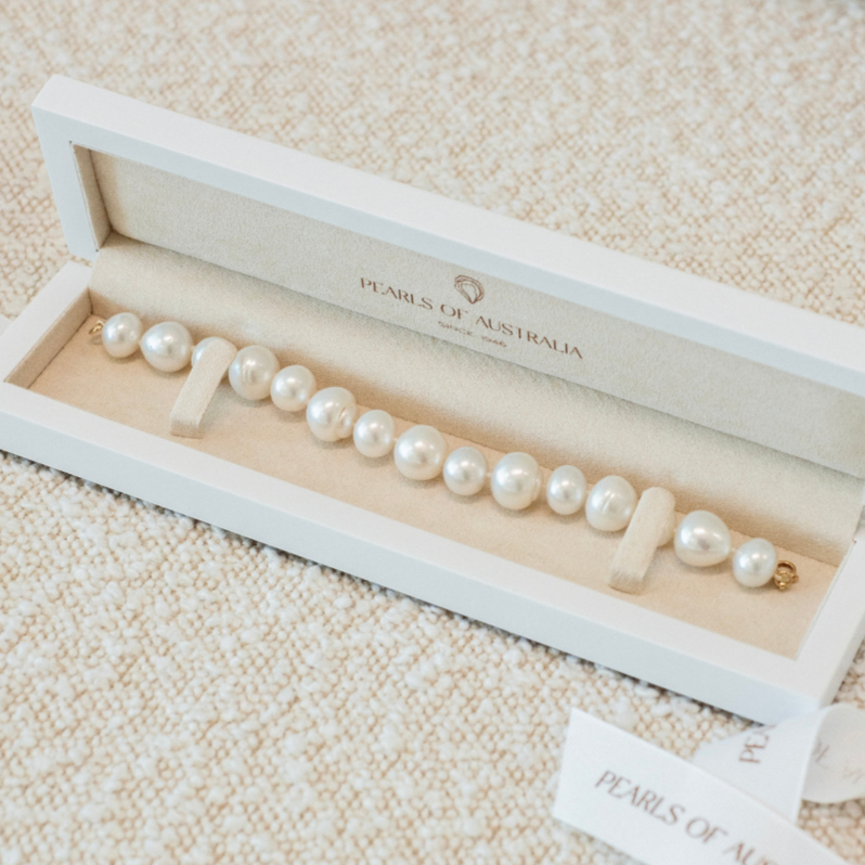 This striking Pearl Strand Bracelet features fifteen (15) Mix 12 to 14mm A2+ to B1+ grade Cygnet Bay (WA) grown Australian South Sea pearls. It is photographed in its iconic Pearls of Australia strand bracelet jewellery box.