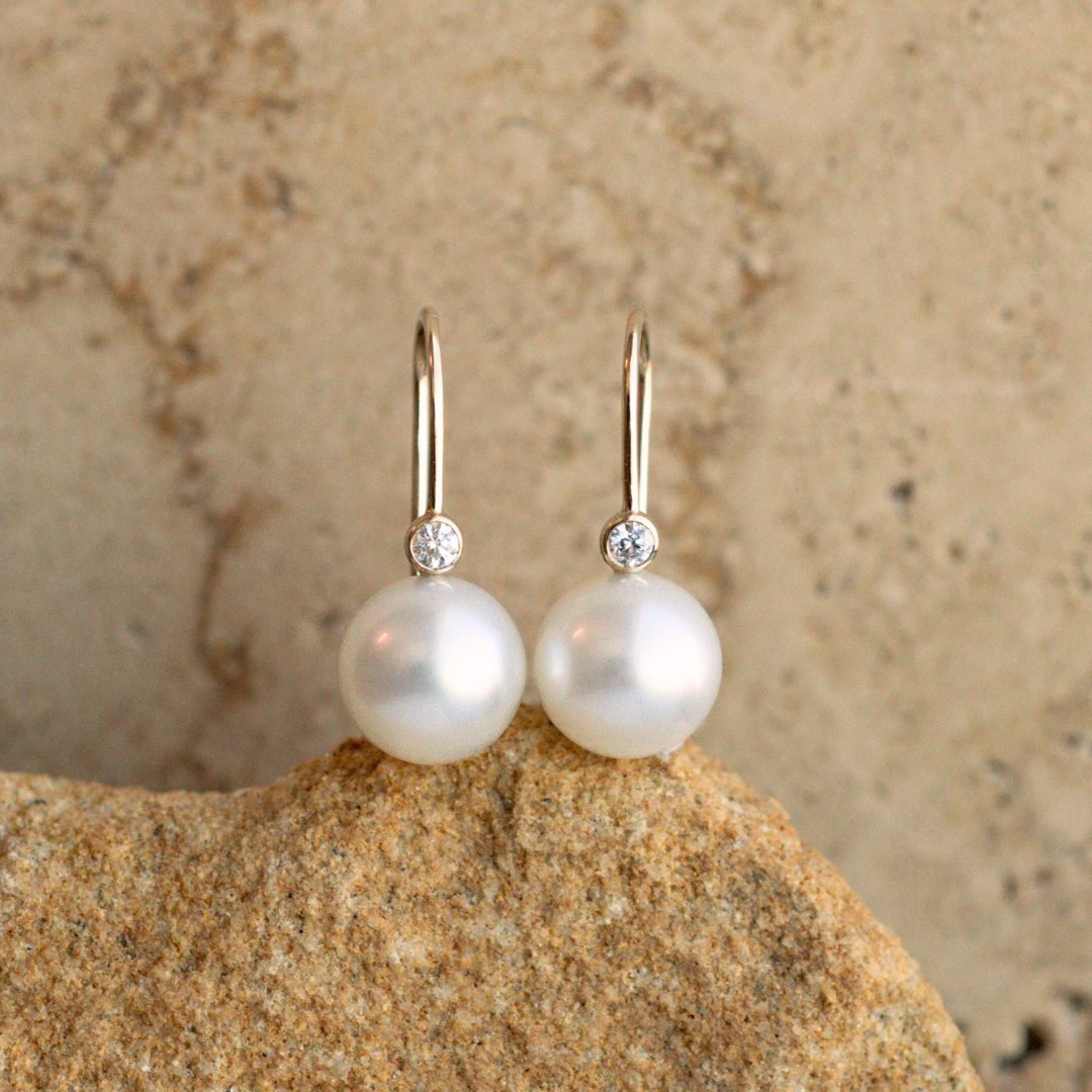 These incredible Nivea Pearl Hooks feature a pair of Cygnet Bay (NSW) grown Australian South Sea Pearls with two White set in gold.