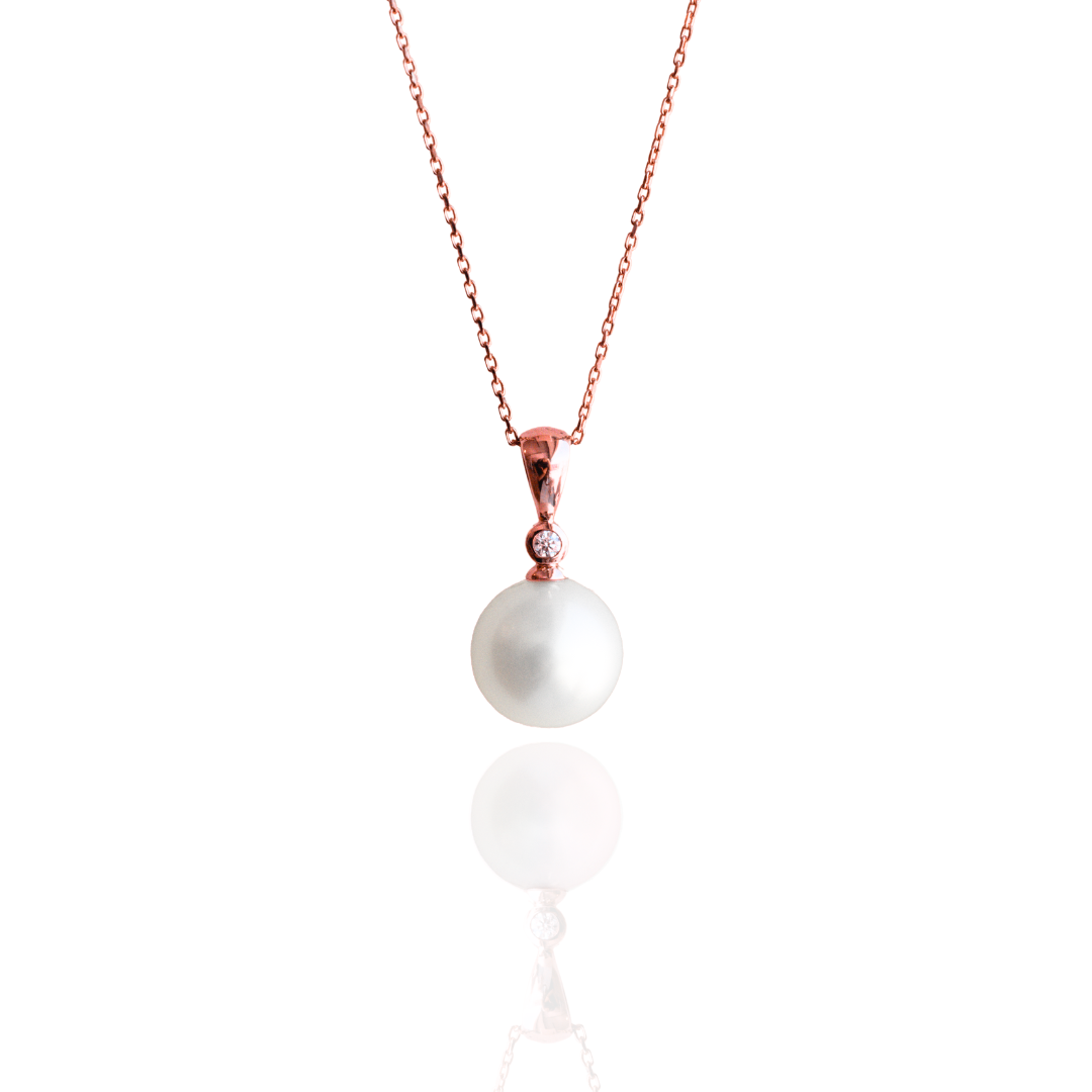 These incredible Nivea Pearl Pendant features a Cygnet Bay (NSW) grown Australian South Sea Pearl with a White Diamond set in rose gold.