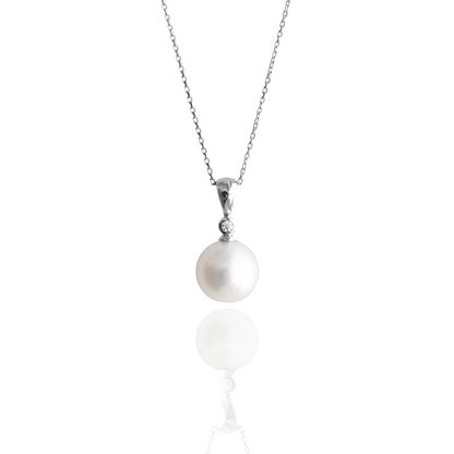 These incredible Nivea Pearl Pendant features a Cygnet Bay (NSW) grown Australian South Sea Pearl with a White Diamond set in white gold.