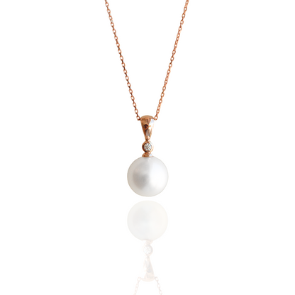 These incredible Nivea Pearl Pendant features a Cygnet Bay (NSW) grown Australian South Sea Pearl with a White Diamond set in yellow gold.