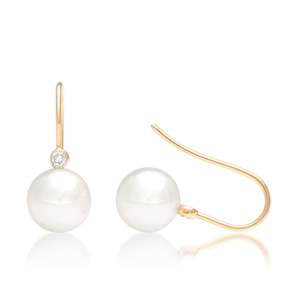 These incredible Nivea Pearl Hooks feature a pair of Cygnet Bay (NSW) grown Australian South Sea Pearls with two White set in yellow gold.