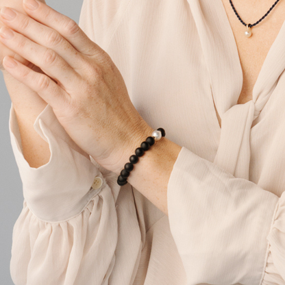 Featuring a luminous Cygnet Bay (WA) grown 8.5mm Near Round B1 grade Australian South Sea pearl nestled alongside 25 8mm onyx beads and two 14ct yellow gold rondels, this bracelet is helps the wearer to feel more confident. 