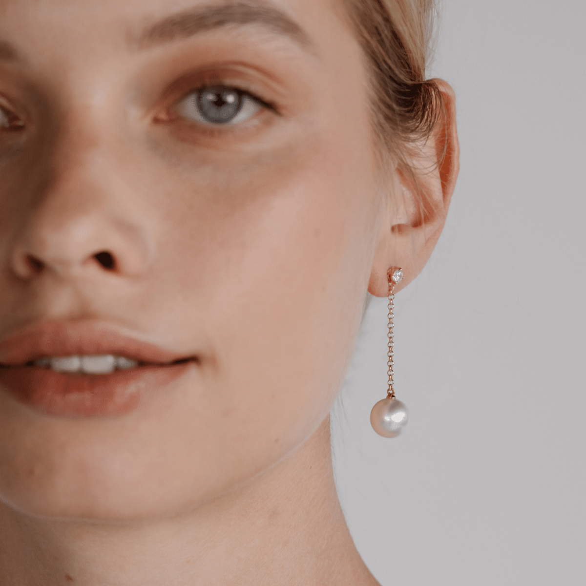 This incredible Provenance Diamond Pearl Earrings features Cygnet Bay (WA) grown Australian South Sea pearls set on a gold chain with a pair of Diamond Studs.