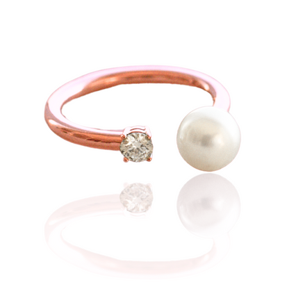 This incredible Provenance Open Diamond Pearl Ring features a Cygnet Bay (WA) grown Australian South Sea pearl and a stunning White Diamond set on a rose gold band.