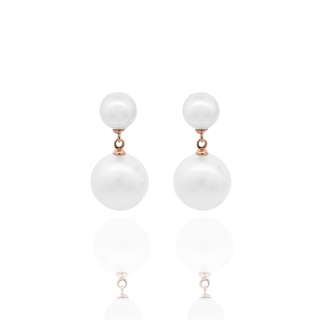 These incredible Provenance Short Pearl Earrings features a Cygnet Bay (WA) grown Australian South Sea pearl and two Broken Bay (NSW) grown Australian Akoya pearls set in yellow gold.