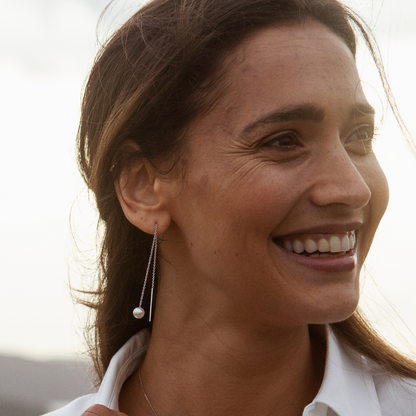 These gorgeous Savanna Pearl Thread Earrings features a Broken Bay (WA) grown Australian Akoya Pearl set on a gold chain.