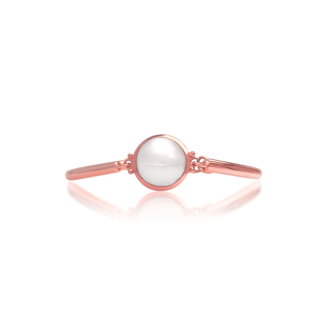 This gorgeous Save the Children Pearl Bracelet features a Cygnet Bay (WA) grown Australian South Sea Mabe pearl set in rose gold.