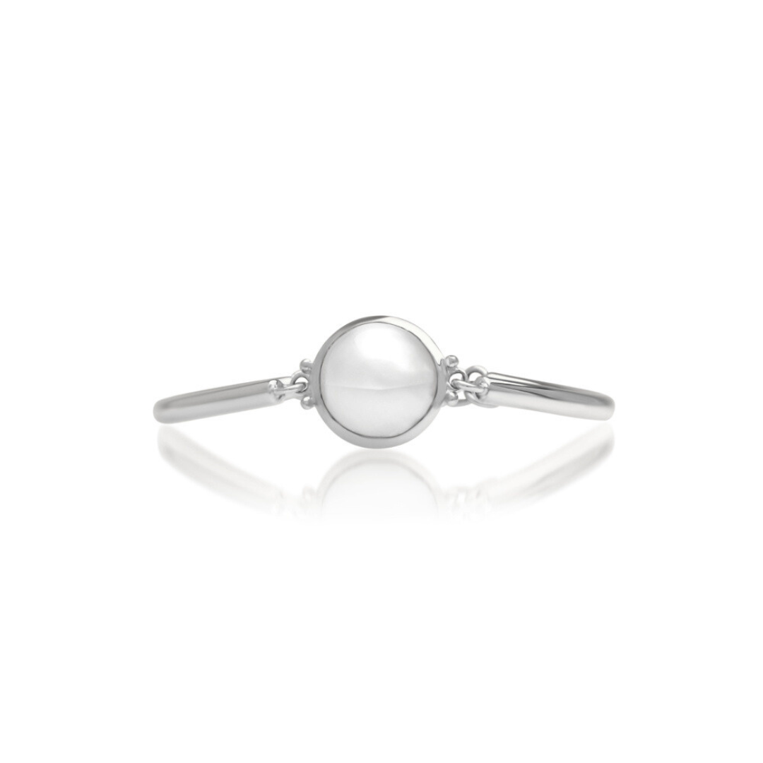 This gorgeous Save the Children Pearl Bracelet features a Cygnet Bay (WA) grown Australian South Sea Mabe pearl set in sterling silver.